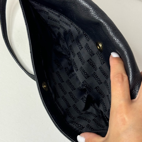 Michael Kors Beverly Oversized Clutch Black Supple Leather Convertible - Picture 2 of 10